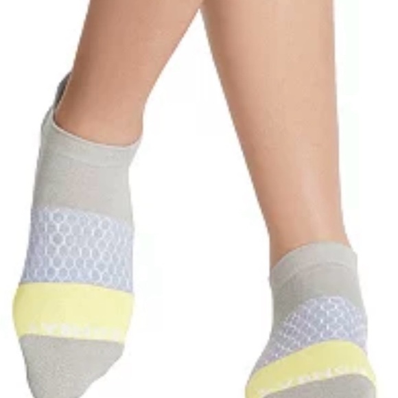 🆕 Bombas Gray and Red Ankle Socks
Size Medium - Picture 6 of 7